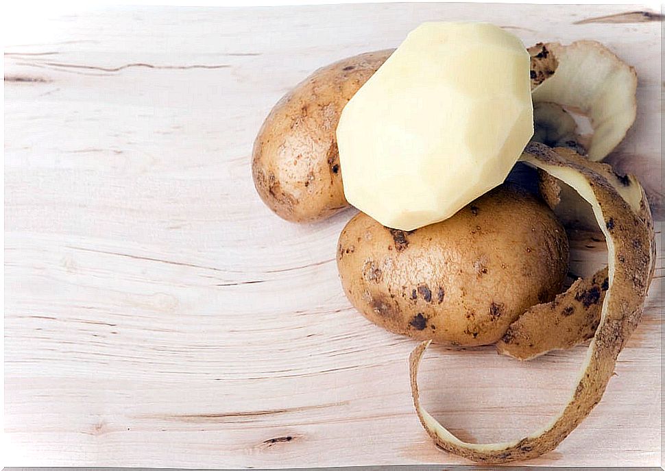 Peeled potatoes for cooking.