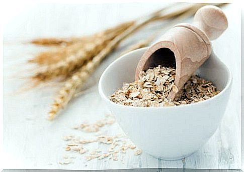 Oatmeal to prepare a remedy to remove facial hair