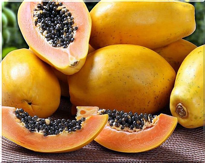 Papaya pulp for chapped lips