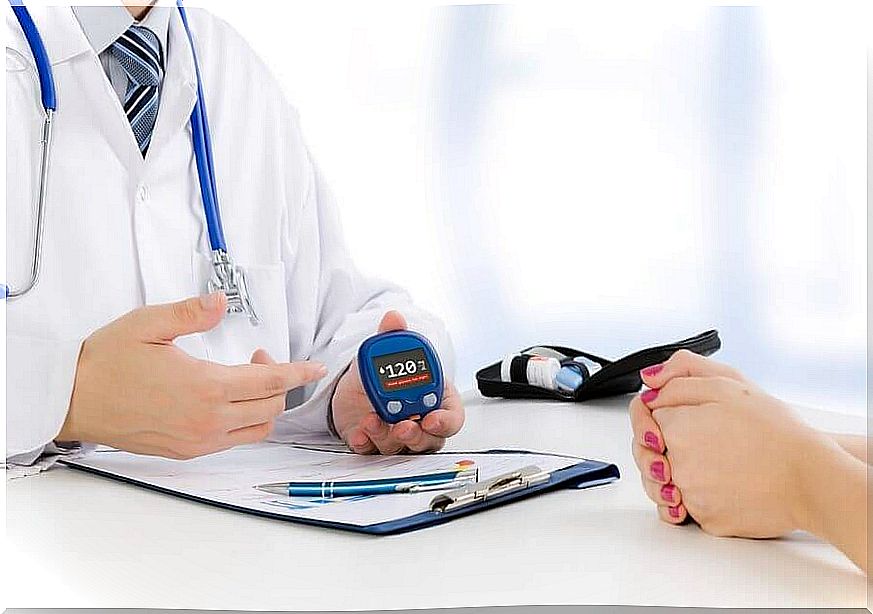 Doctor explaining glucose to the patient.