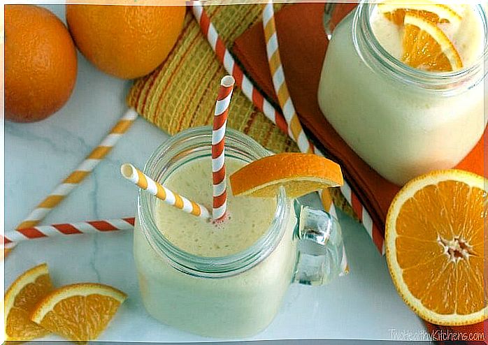 antiviral orange and yogurt smoothie