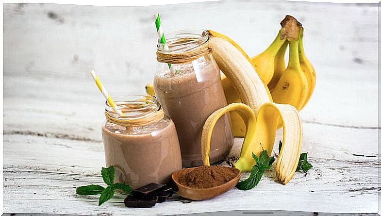 Banana and cocoa smoothie