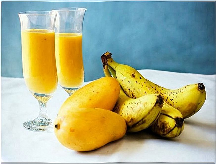 banana-and-mango-smoothie