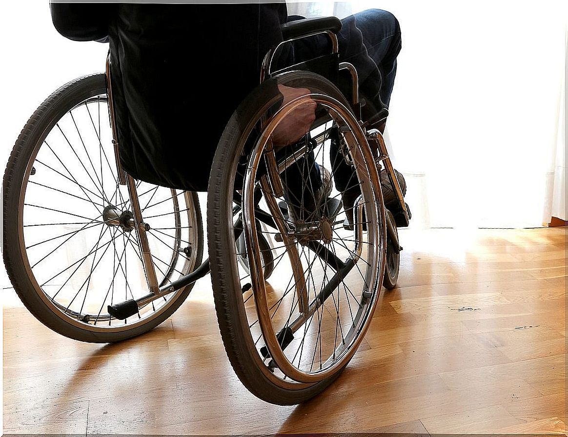 Multiple sclerosis patient who loses mobility.